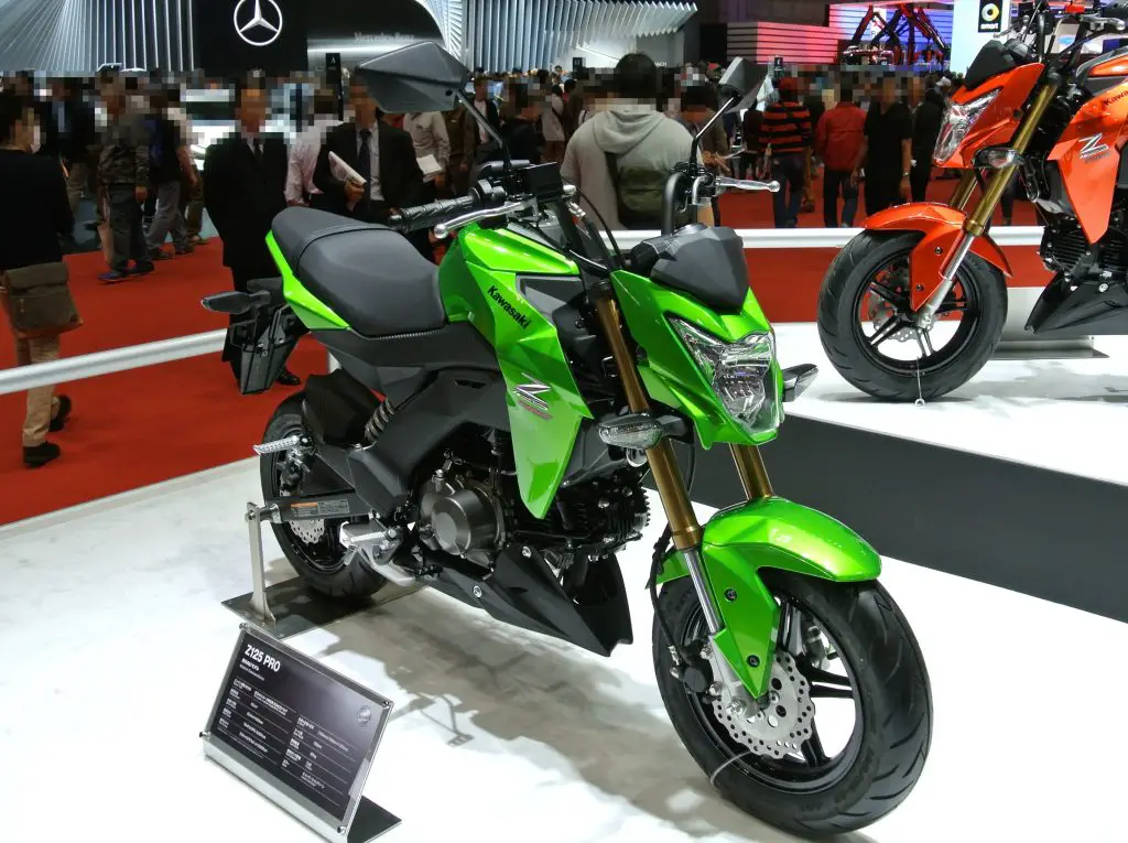 Kawasaki Z125 Pro SE as a best naked bike and the better option than 600CC motorcycle which isn't good for a beginner. 
