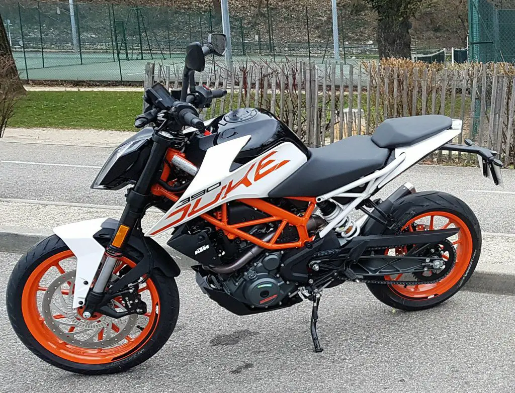 KTM RC 390 as a Good Motorcycle for a Small Female Beginner?