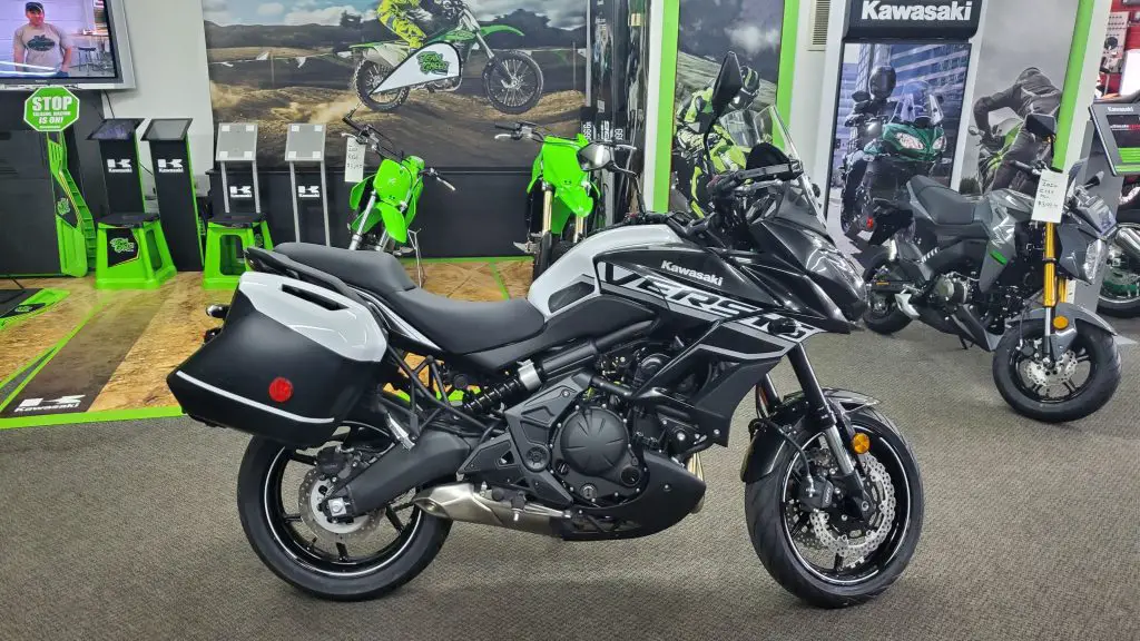 Kawasaki Versys 300 ABS as one of the good motorcycle for beginner. 