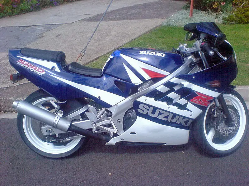 Suzuki GSX250R as one of the good motorcycle for novices. 