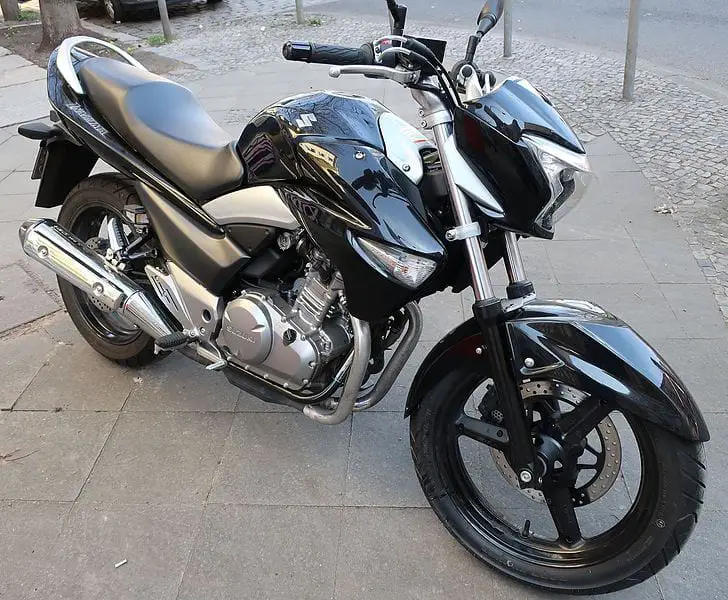 Suzuki GW 250 as one of the good motorcycle for novices.
