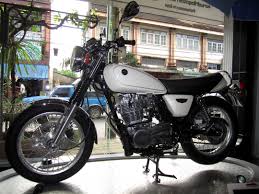 Yamaha SR400 as a Good Motorcycle for a Small Female Beginner?