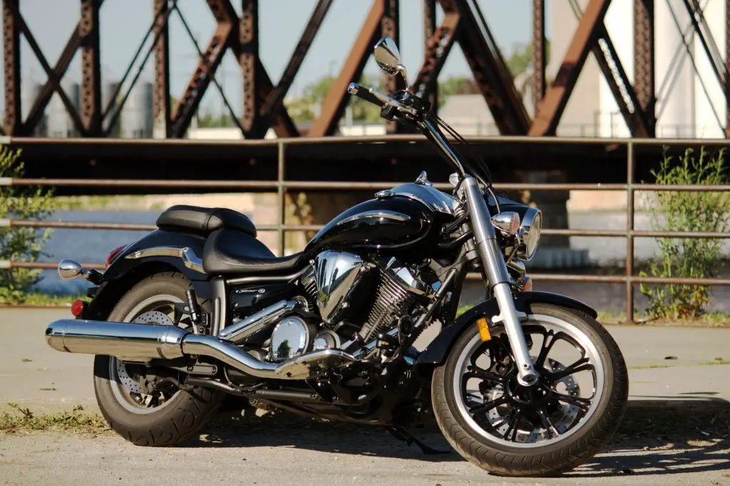 Yamaha V Star 250 Raven as one of the good motorcycle for beginner.