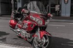 Road performance of HARLEY ROAD GLIDE and HONDA GOLD WING