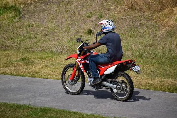 Avoid Back Pain While Riding A Motorcycle