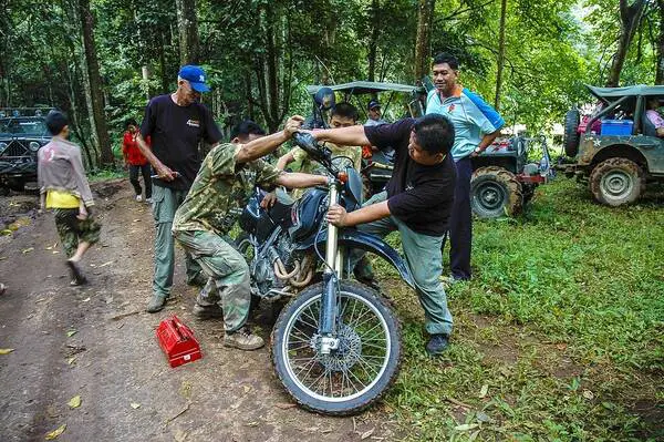 Common Roadside Repairs motorcycle